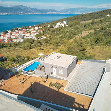 Beautiful Lucas Вилла Трогир